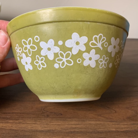 Vintage Pyrex Bowls Green Crazy Daisy Pattern - Picture 3 of 9
